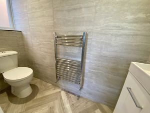 Guest WC- click for photo gallery